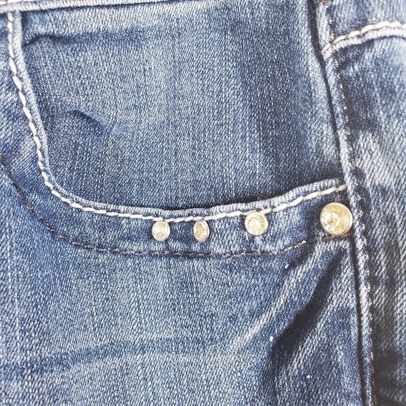 EARL JEAN EMBELLISHED POCKET JEANS - Picture 4 of 6